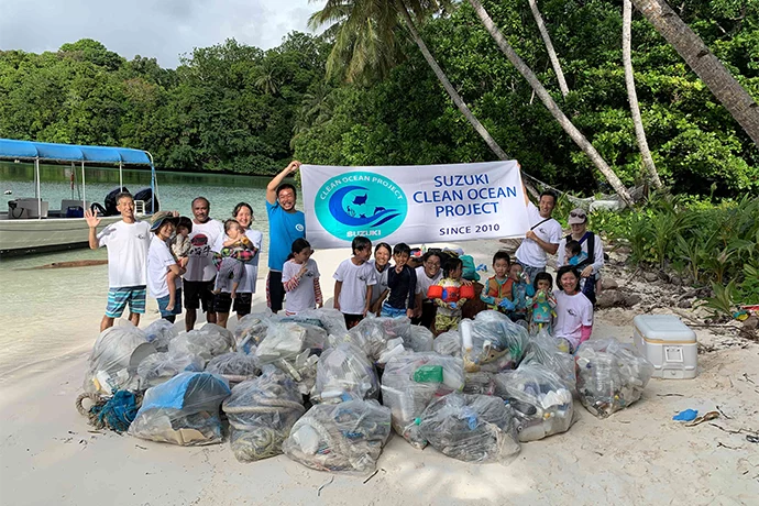 Suzuki ayuda a limpiar los océanos en su compromiso por un futuro más sostenible 1 Motor16 Uno de los equipos de voluntarios de limpieza de las costas del Proyecto Suzuki Clean Ocean.