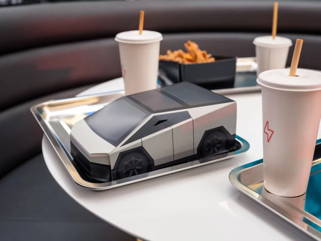 TESLA DINER HOLLYWOOD2 Motor16