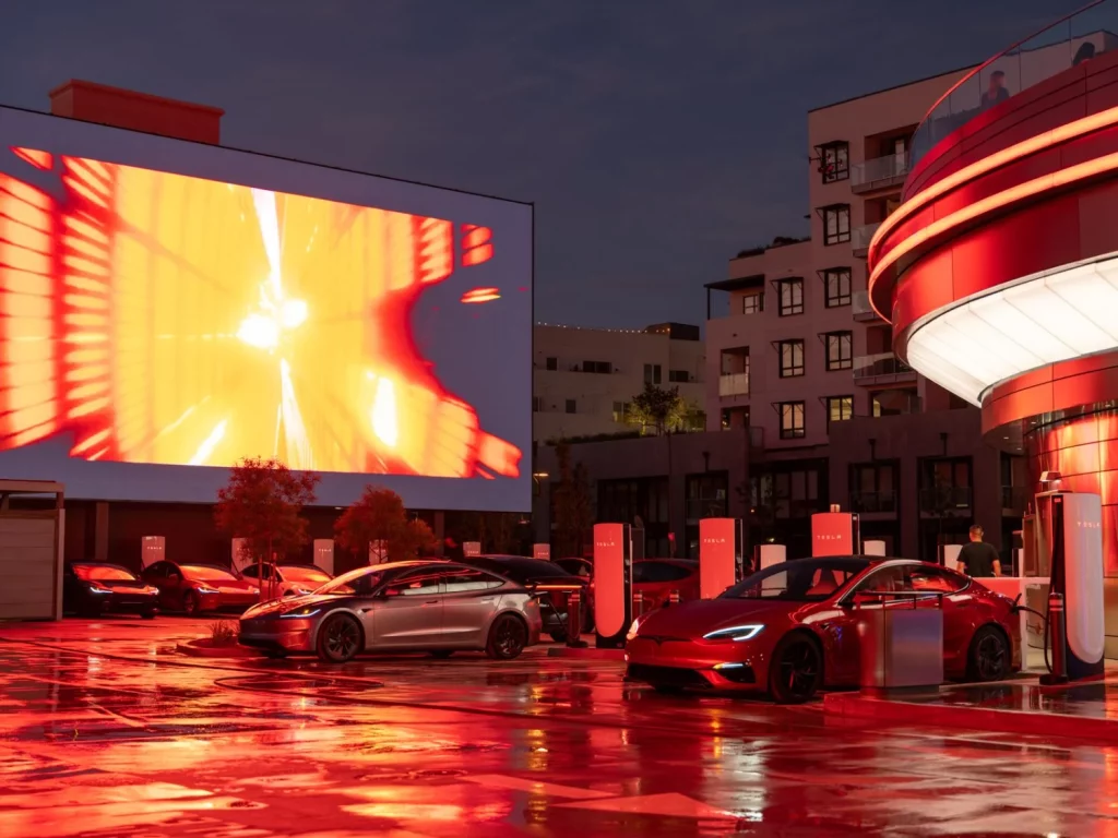 TESLA DINER HOLLYWOOD3 Motor16
