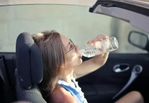 Vas a alucinar con este truco para bajar la temperatura del interior de tu coche sin encender el aire acondicionado