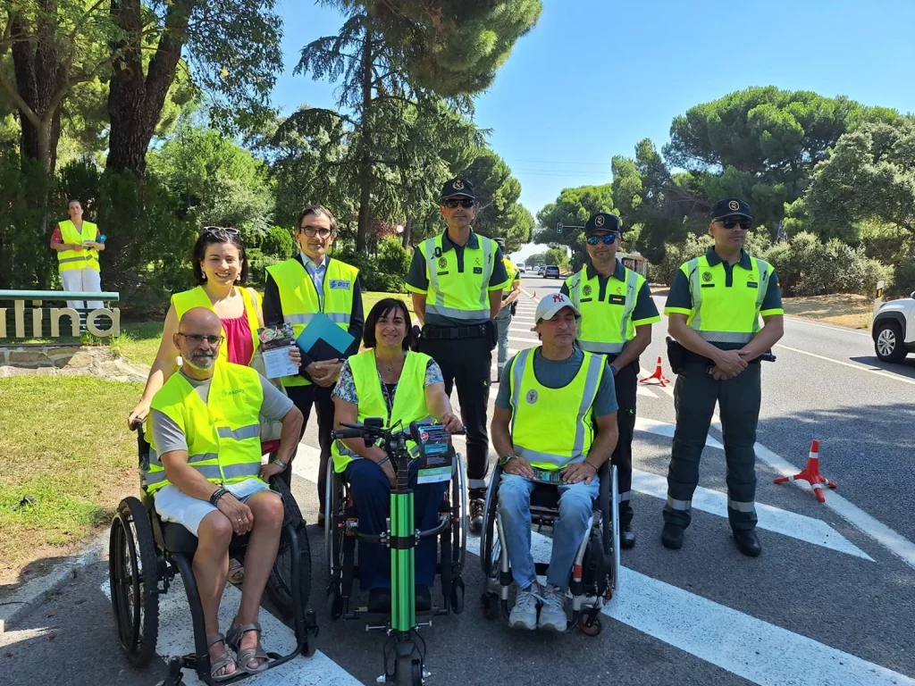 VOLUNTARIOS DE ASPAYM CAMPANA TRAFICO Motor16