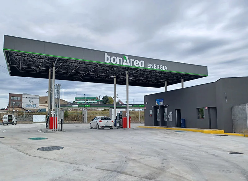 La cadena de gasolineras que revienta el precio de la gasolina y el diésel: 25 céntimos de diferencia no es ninguna tontería 1 Motor16 gasolinera bonarea