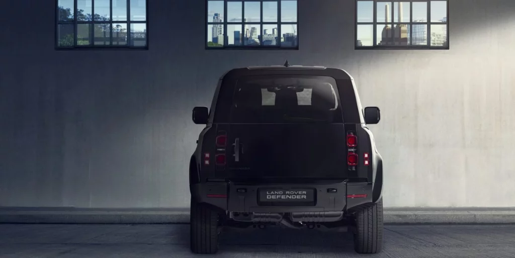 El Defender Edition 53 pierde cosas para homenajer al Land Rover Station Wagon 2 Motor16 El Defender Edition 53 pierde la rueda de repuesto como homenaje al primer Land Rover Station Wagon