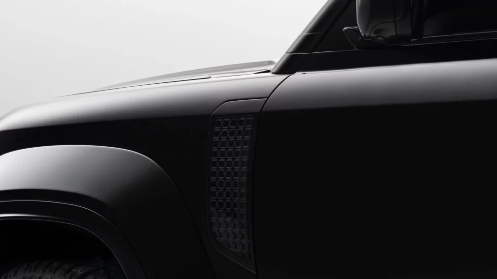 Defender Octa Black: El 4x4 extremo de lujo se viste de negro 6 Motor16 defender octa black land rover jlr 19 Motor16