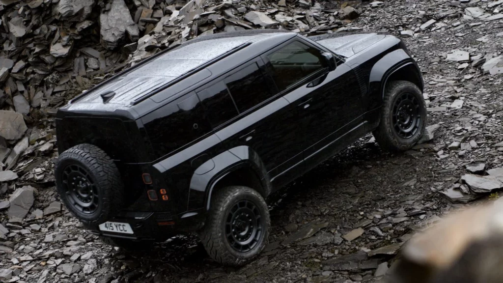 Defender Octa Black: El 4x4 extremo de lujo se viste de negro 3 Motor16 Defender OCTA Black: El 4x4 extremo de lujo se viste de negro