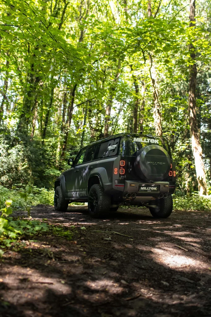 El escape Milltek del Defender OCTA ya tiene precio… y vídeo 5 Motor16 El escape Milltek del Defender OCTA ya tiene precio… y vídeo