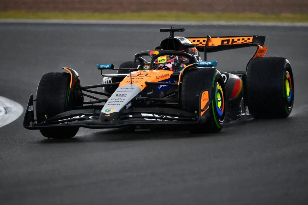 McLaren resurge entre accidentes y lluvia para dominar el Gran Premio de Gran Bretaña de Fórmula 1 20 Motor16 formula 1 gran premio gran bretana 2025 1 Motor16