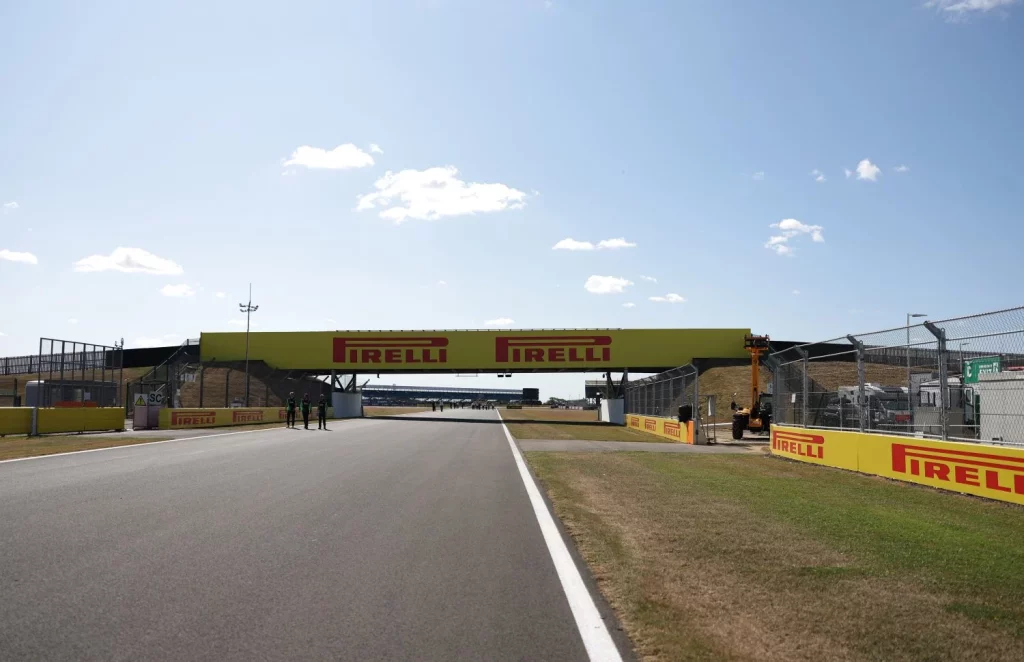McLaren resurge entre accidentes y lluvia para dominar el Gran Premio de Gran Bretaña de Fórmula 1 12 Motor16 formula 1 gran premio gran bretana 2025 10 Motor16