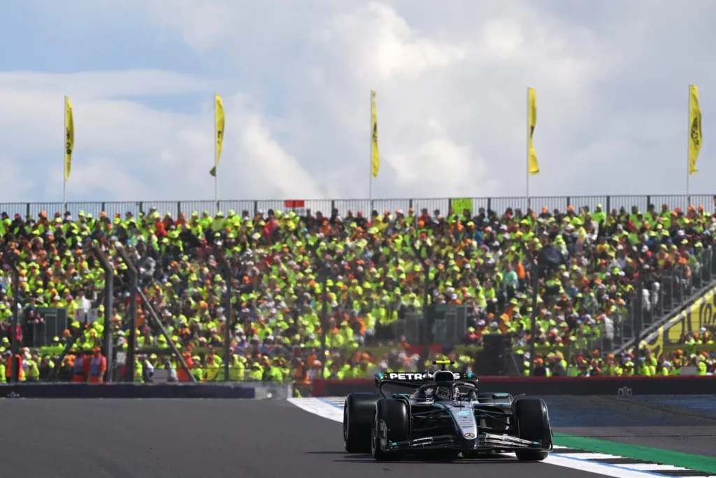 McLaren resurge entre accidentes y lluvia para dominar el Gran Premio de Gran Bretaña de Fórmula 1 10 Motor16 formula 1 gran premio gran bretana 2025 12 Motor16