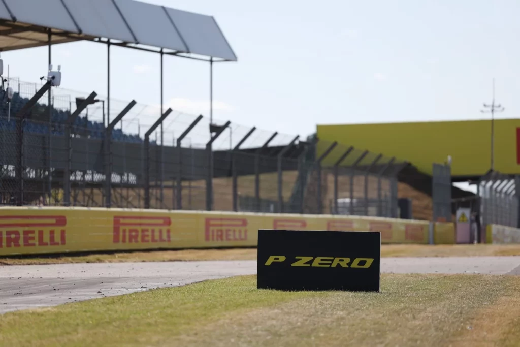 McLaren resurge entre accidentes y lluvia para dominar el Gran Premio de Gran Bretaña de Fórmula 1 6 Motor16 formula 1 gran premio gran bretana 2025 16 Motor16