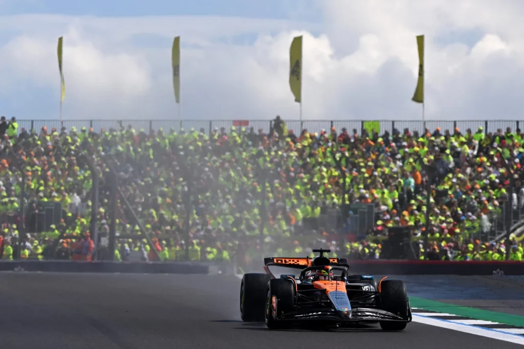 McLaren resurge entre accidentes y lluvia para dominar el Gran Premio de Gran Bretaña de Fórmula 1 5 Motor16 formula 1 gran premio gran bretana 2025 17 Motor16