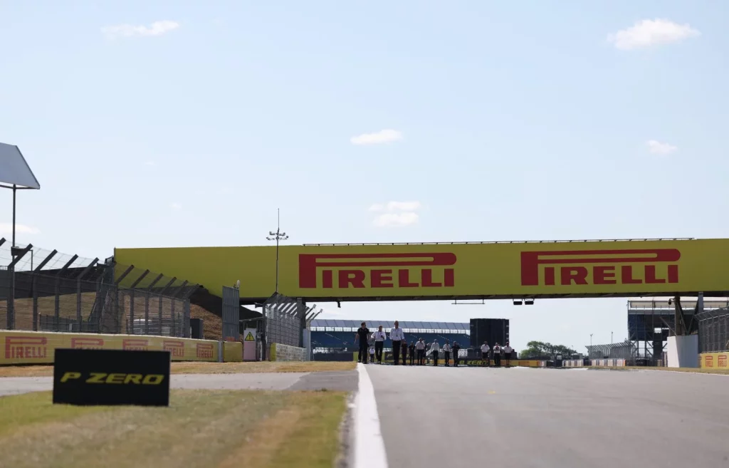 McLaren resurge entre accidentes y lluvia para dominar el Gran Premio de Gran Bretaña de Fórmula 1 63 Motor16 formula 1 gran premio gran bretana 2025 20 Motor16