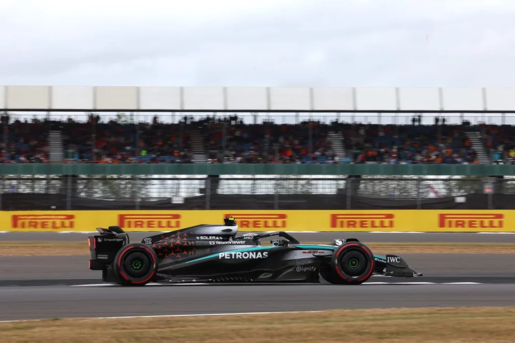 McLaren resurge entre accidentes y lluvia para dominar el Gran Premio de Gran Bretaña de Fórmula 1 22 Motor16 formula 1 gran premio gran bretana 2025 3 Motor16
