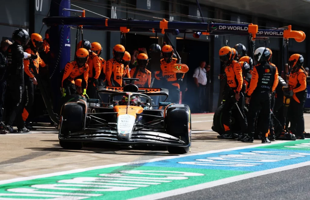 McLaren resurge entre accidentes y lluvia para dominar el Gran Premio de Gran Bretaña de Fórmula 1 39 Motor16 formula 1 gran premio gran bretana 2025 49 Motor16