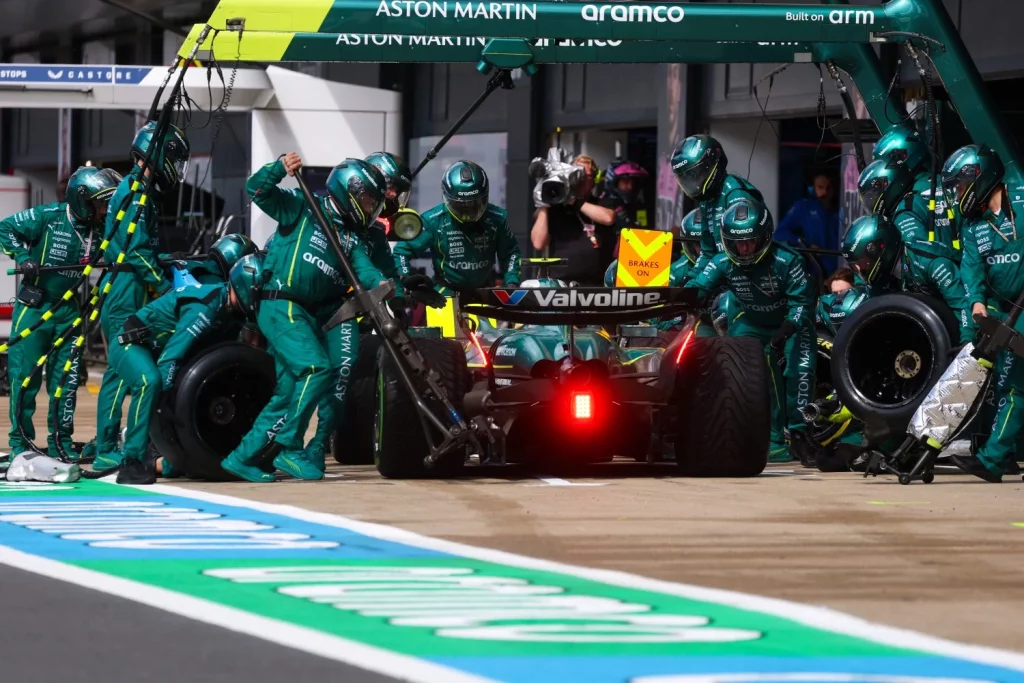 McLaren resurge entre accidentes y lluvia para dominar el Gran Premio de Gran Bretaña de Fórmula 1 31 Motor16 formula 1 gran premio gran bretana 2025 52 Motor16