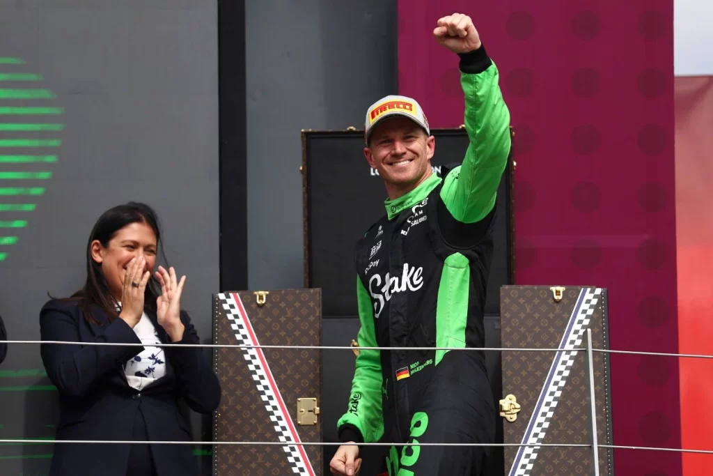 McLaren resurge entre accidentes y lluvia para dominar el Gran Premio de Gran Bretaña de Fórmula 1 28 Motor16 formula 1 gran premio gran bretana 2025 55 Motor16