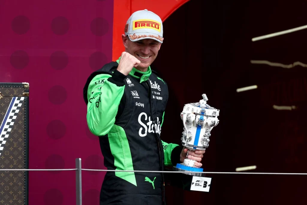 McLaren resurge entre accidentes y lluvia para dominar el Gran Premio de Gran Bretaña de Fórmula 1 27 Motor16 formula 1 gran premio gran bretana 2025 56 Motor16