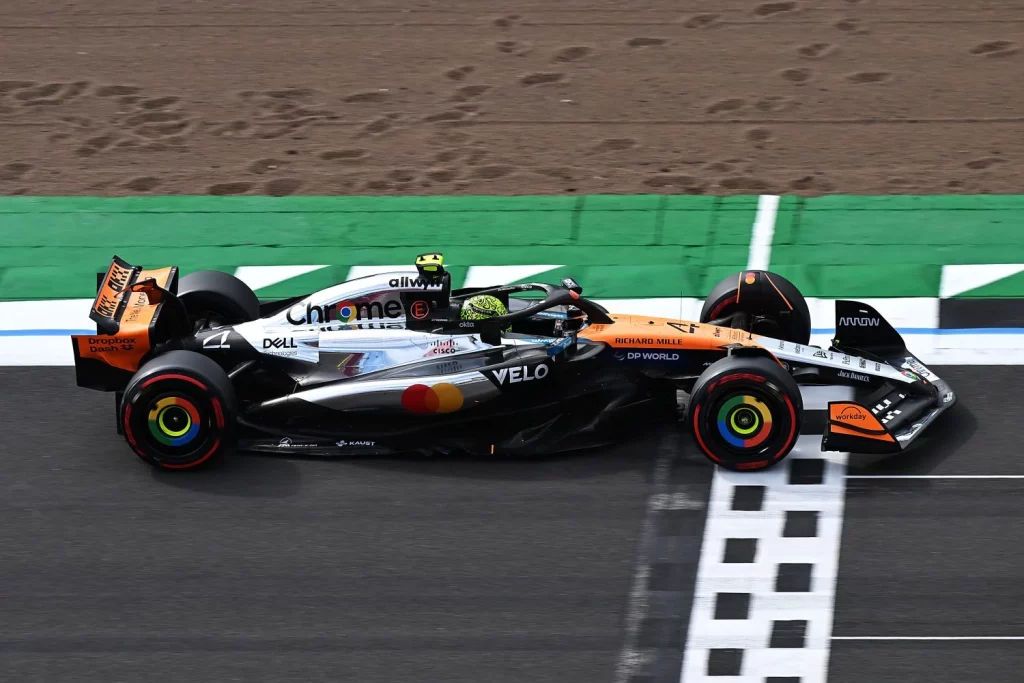 McLaren resurge entre accidentes y lluvia para dominar el Gran Premio de Gran Bretaña de Fórmula 1 25 Motor16 formula 1 gran premio gran bretana 2025 58 Motor16