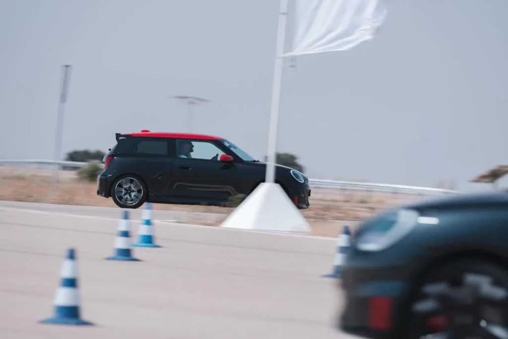 gama mini jcw 2025 prueba hakka ring 8 Motor16