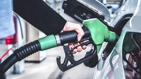 El truco de la OCU para encontrar la gasolinera más barata en tu viaje hacia la playa 1 Motor16 gasolinera