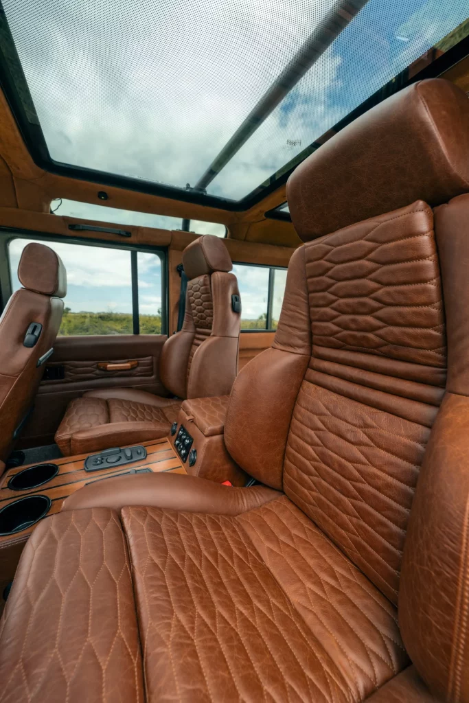 Project Wilder: Un Land Rover Defender clásico dopado con 710 CV de puro músculo americano 36 Motor16 Project Wilder: Un Land Rover Defender clásico dopado con 710 CV de puro músculo americano