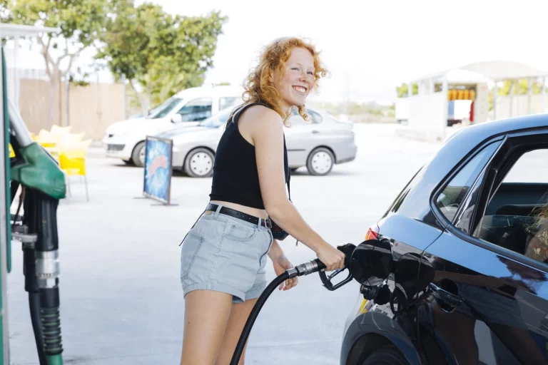 ¿Me puede multar la Guardia Civil de Tráfico si me he quedado sin gasolina en el coche?