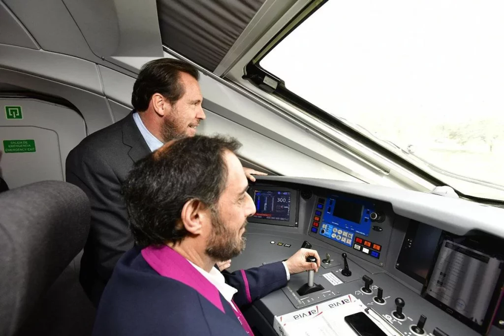 Óscar Puente se suma a la "ola" podcast con un formato que acerca las infraestructuras a los ciudadanos 1 Motor16 oscar puente ave Motor16