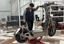 Tiene casi 300 kilómetros de autonomía y alcanza 160 km/h: así es el patinete más extremo que te puedes comprar por lo que cuesta un Dacia Sandero