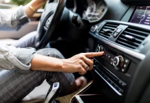 Usas mal el aire acondicionado de tu coche y este experto te lo aclara con una frase que te dejará más frío aún