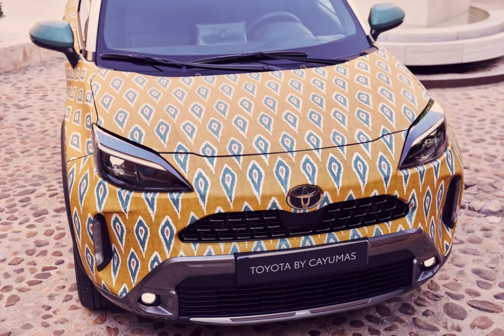 toyotayariscrossbycayumas vistadelanteradesdearriba Motor16