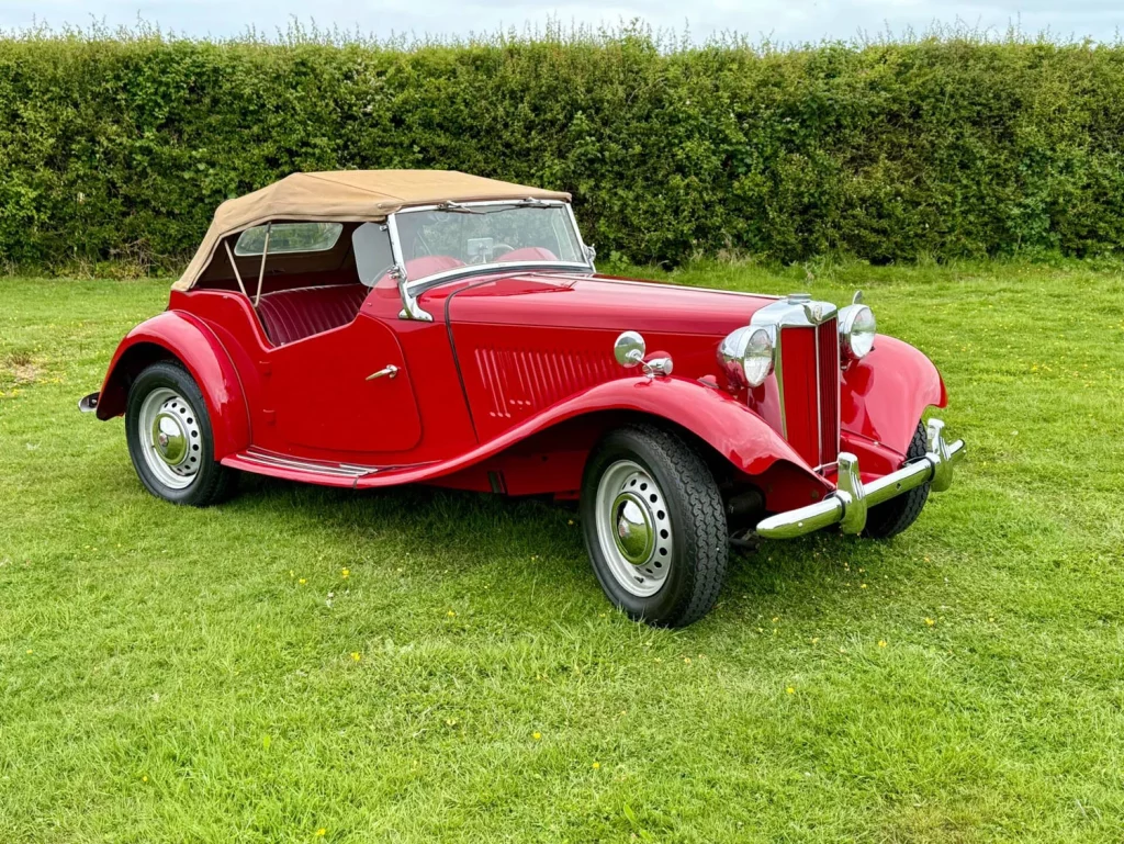 100 ANOS DESCAPOTABLES MG 15. MG TD 1950–1953 Motor16