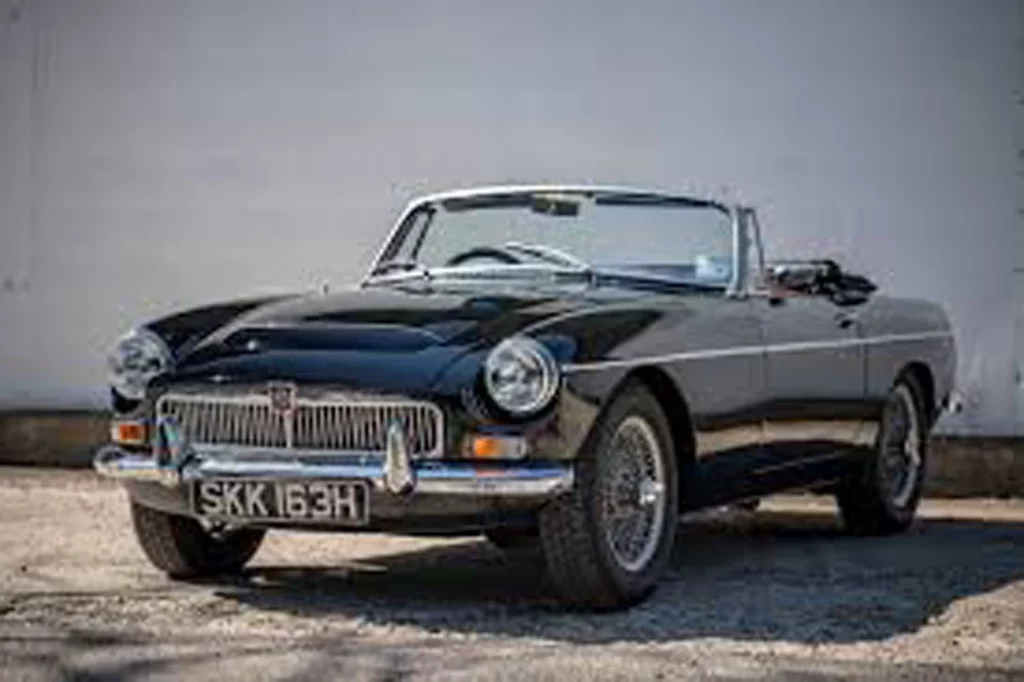 100 ANOS DESCAPOTABLES MG 19. MG C Roadster 1967–1969 Motor16