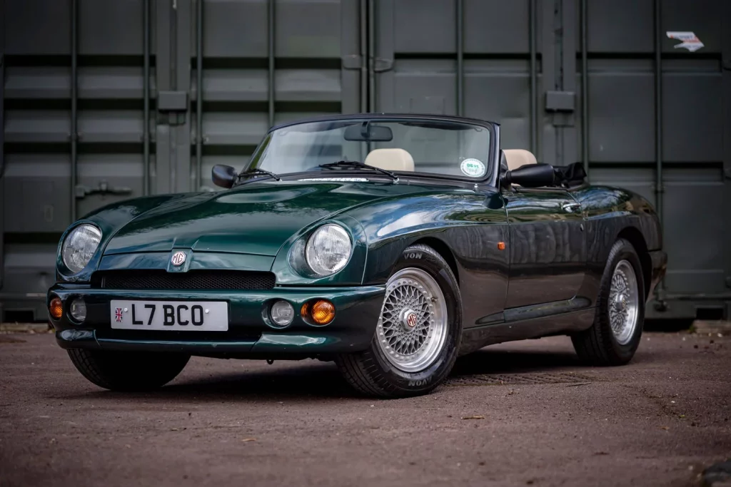 100 ANOS DESCAPOTABLES MG 20. MG RV8 1992–1995 Motor16