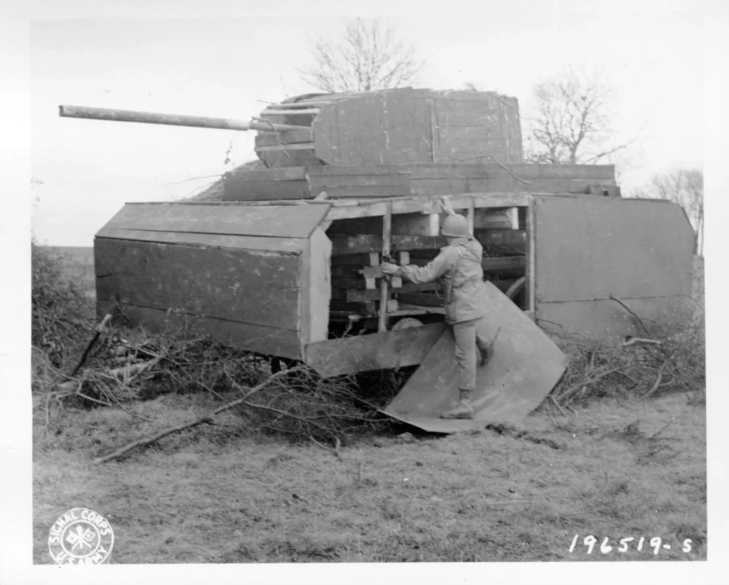 tanque falso de madera y cartón