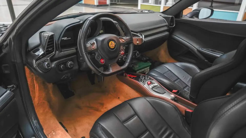 Si quieres un Ferrari LaFerrari a medio terminar... esta es tu oportunidad 2 Motor16 2011 Ferrari LaFerrari. F150 Muletto M4. Imagen interior.