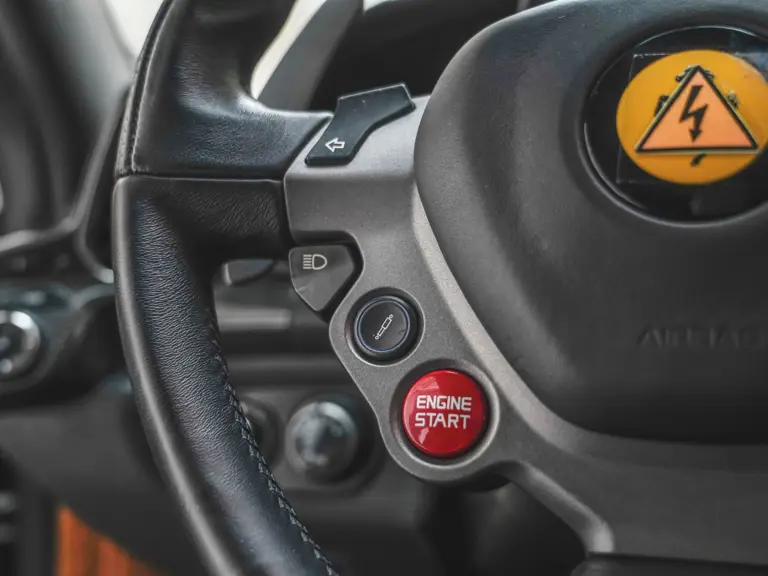 Si quieres un Ferrari LaFerrari a medio terminar... esta es tu oportunidad 30 Motor16 2011 Ferrari LaFerrari F150 Muletto M4 21 Motor16