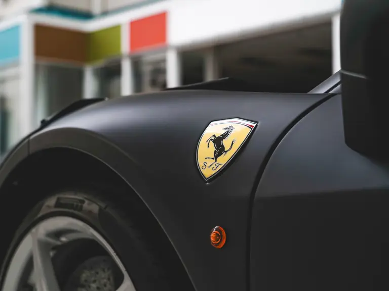 Si quieres un Ferrari LaFerrari a medio terminar... esta es tu oportunidad 16 Motor16 2011 Ferrari LaFerrari F150 Muletto M4 23 Motor16