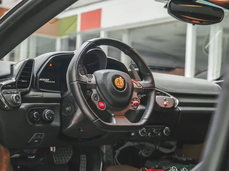 Si quieres un Ferrari LaFerrari a medio terminar... esta es tu oportunidad 25 Motor16 2011 Ferrari LaFerrari F150 Muletto M4 24 Motor16