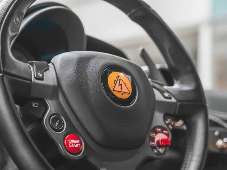 Si quieres un Ferrari LaFerrari a medio terminar... esta es tu oportunidad 29 Motor16 2011 Ferrari LaFerrari F150 Muletto M4 28 Motor16