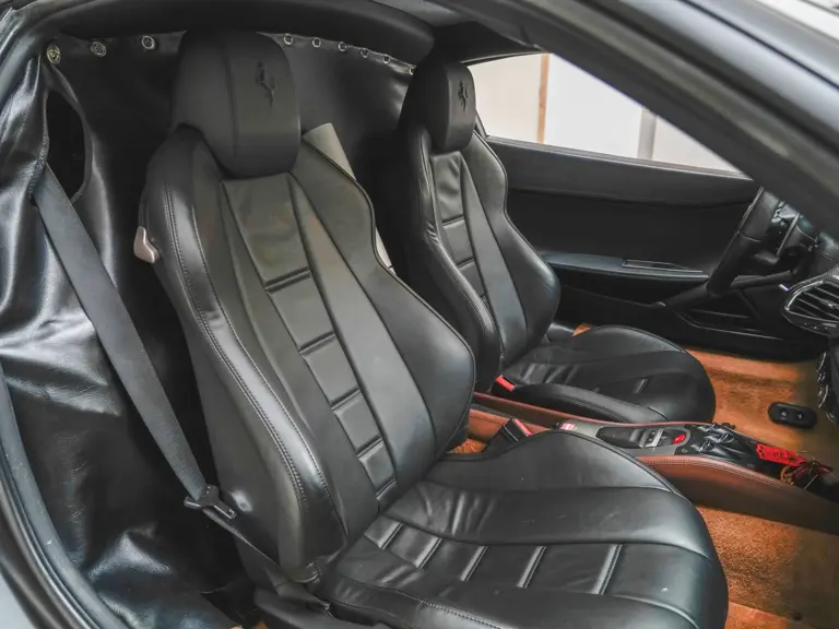Si quieres un Ferrari LaFerrari a medio terminar... esta es tu oportunidad 27 Motor16 2011 Ferrari LaFerrari F150 Muletto M4 30 Motor16