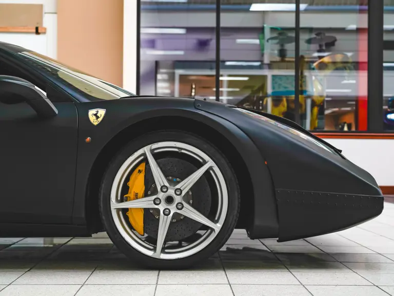 Si quieres un Ferrari LaFerrari a medio terminar... esta es tu oportunidad 20 Motor16 2011 Ferrari LaFerrari F150 Muletto M4 34 Motor16