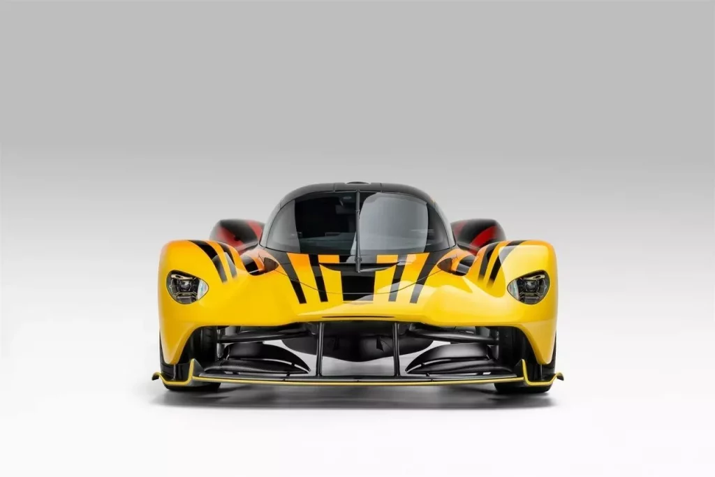 Comprar un Aston Martin Valkyrie por capricho, conducirlo 100 kilómetros y venderlo al día siguiente 4 Motor16 2024 Aston Martin Valkyrie 1 Motor16