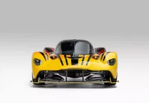 Comprar un Aston Martin Valkyrie por capricho, conducirlo 100 kilómetros y venderlo al día siguiente