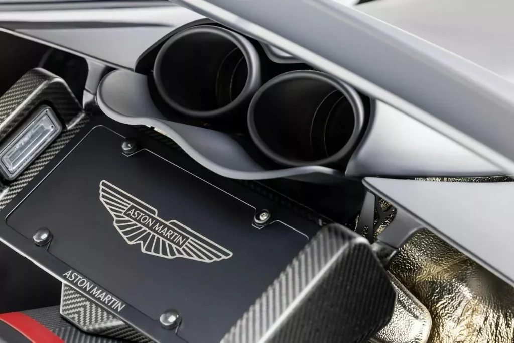 Comprar un Aston Martin Valkyrie por capricho, conducirlo 100 kilómetros y venderlo al día siguiente 22 Motor16 2024 Aston Martin Valkyrie 11 Motor16