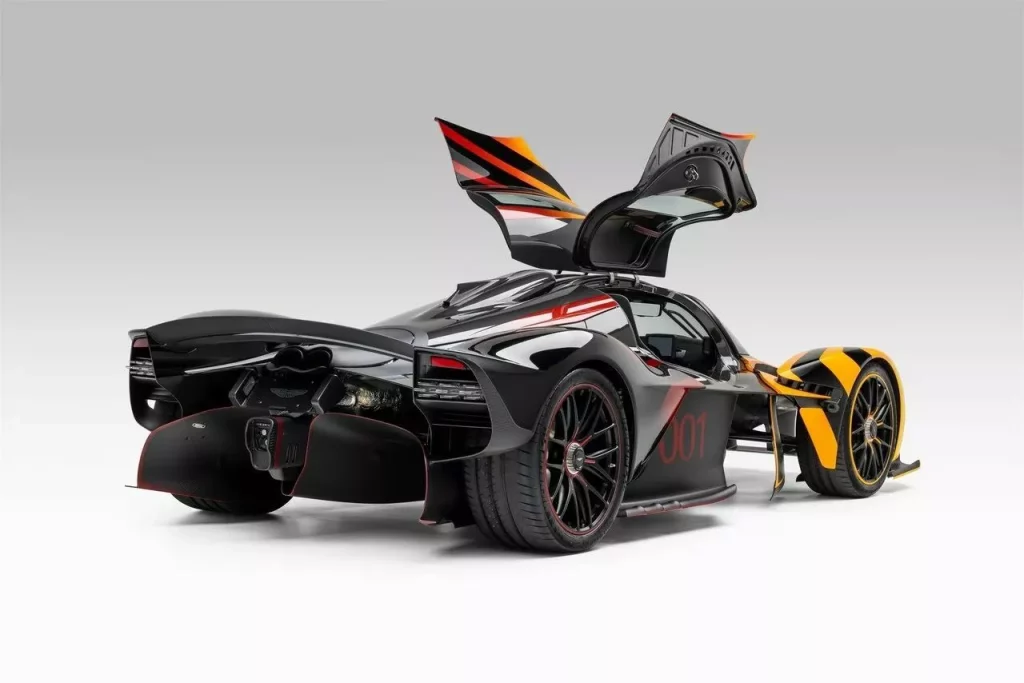 Comprar un Aston Martin Valkyrie por capricho, conducirlo 100 kilómetros y venderlo al día siguiente 10 Motor16 2024 Aston Martin Valkyrie 16 Motor16