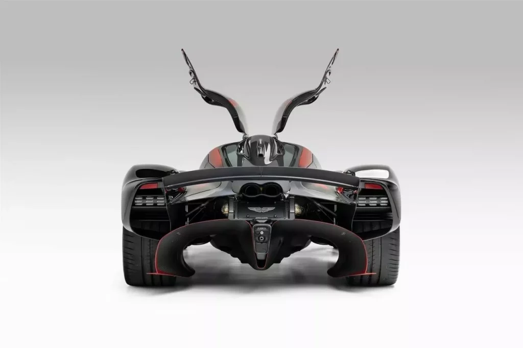 Comprar un Aston Martin Valkyrie por capricho, conducirlo 100 kilómetros y venderlo al día siguiente 11 Motor16 2024 Aston Martin Valkyrie 17 Motor16