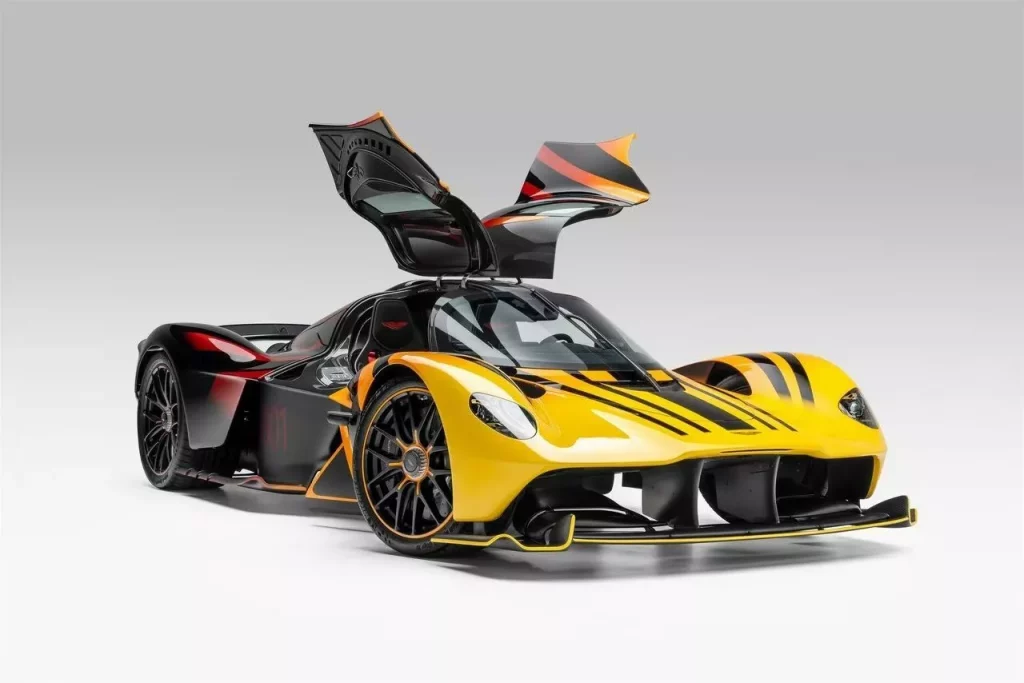 Comprar un Aston Martin Valkyrie por capricho, conducirlo 100 kilómetros y venderlo al día siguiente 6 Motor16 2024 Aston Martin Valkyrie 18 Motor16
