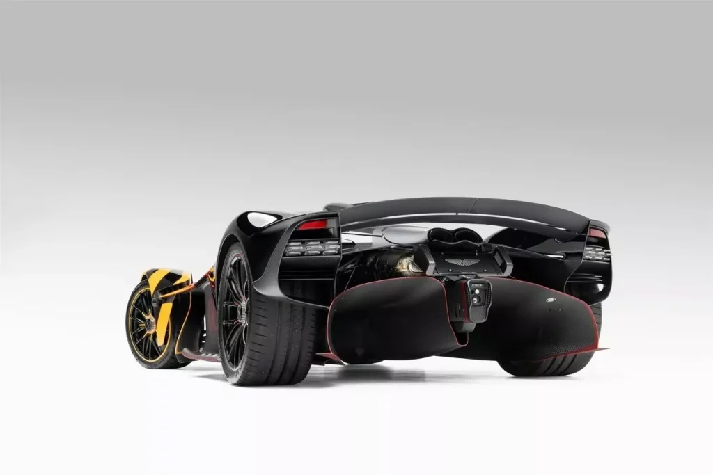 Comprar un Aston Martin Valkyrie por capricho, conducirlo 100 kilómetros y venderlo al día siguiente 9 Motor16 2024 Aston Martin Valkyrie 2 Motor16