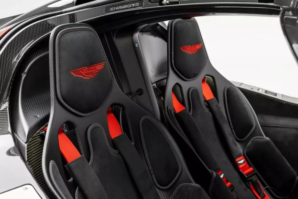Comprar un Aston Martin Valkyrie por capricho, conducirlo 100 kilómetros y venderlo al día siguiente 26 Motor16 2024 Aston Martin Valkyrie 5 Motor16