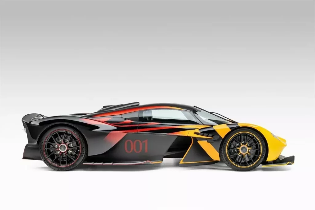 Comprar un Aston Martin Valkyrie por capricho, conducirlo 100 kilómetros y venderlo al día siguiente 7 Motor16 2024 Aston Martin Valkyrie 6 Motor16